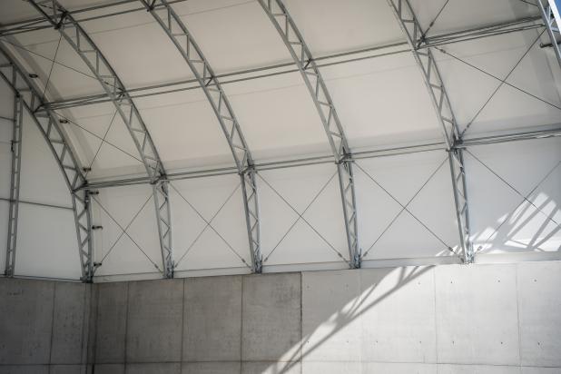 Die neue Bogenhalle bei der Steeltec AG von innen